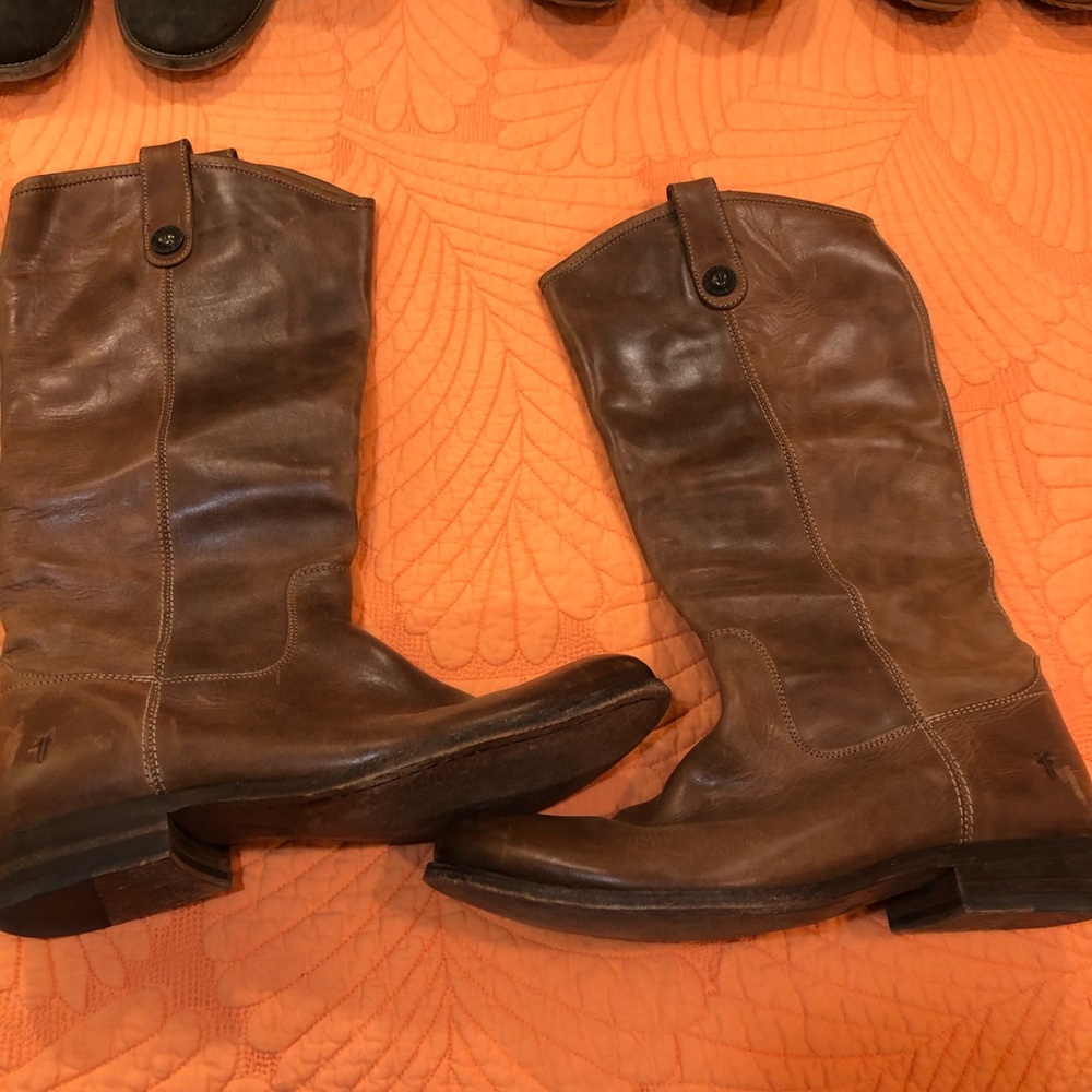 Frye boots size 10. Good condition.